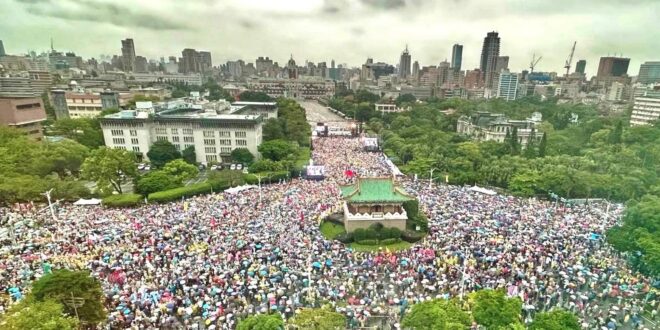 「同志的性向，是先天染色體決定！讓同志可以結婚，本來就是憲法保障的基本人權！」我跳到桌子上，對著我爸怒吼，幾乎要跟他打起...