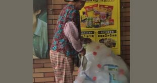 綠營名嘴Grace在政論上聲嘶力竭，眼眶含淚的說：「一個拉著拖板車的阿嬤，對我說Grace為了台灣妳要更努力。」

其實...