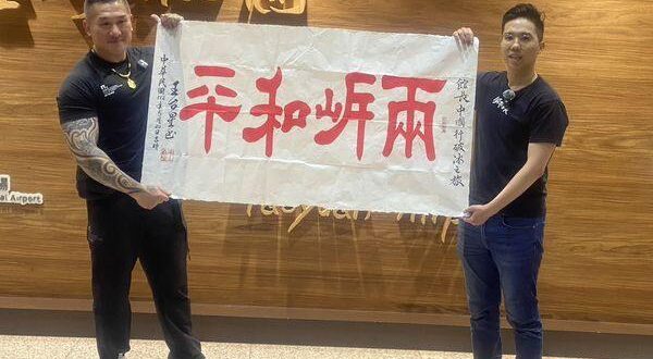 接機館長大成功！
送給最強兩岸和平大使！

倒是青鳥飛去哪了？
那個最嗆的八炯呢？