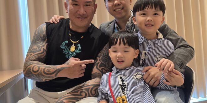 中午受館長邀請擔任VIP觀賽
邦偉兩寶第一次見到館長伯伯 飆捍 
超級害羞的

還遇到 Kai Chang 楷教練 
超…