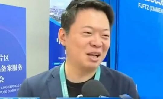 郭昱晴整天出征別人舔共，自己老公去對岸賺人民幣