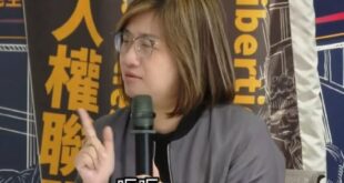 民進黨立委陳培瑜抹紅忘詞尷尬現場

陳永康委員介紹：
陳永康是提出中華民國海軍邁向藍水海軍戰略的第一人
而現在的潛艦國造...
