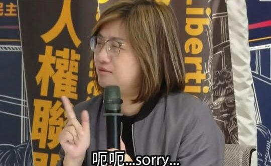 民進黨立委陳培瑜抹紅忘詞尷尬現場

陳永康委員介紹：
陳永康是提出中華民國海軍邁向藍水海軍戰略的第一人
而現在的潛艦國造…