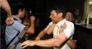 依照民眾黨的標準這個是在跳舞啦，大家不要大驚小怪。
--
2015/7/8
反課綱學生日前衝入教育部引發軒然大波，媒體今...