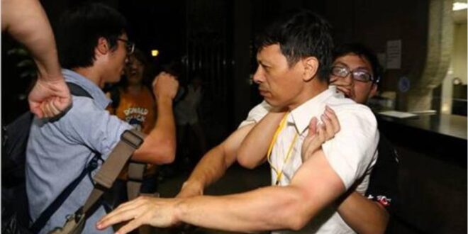 依照民眾黨的標準這個是在跳舞啦，大家不要大驚小怪。
--
2015/7/8
反課綱學生日前衝入教育部引發軒然大波，媒體今...
