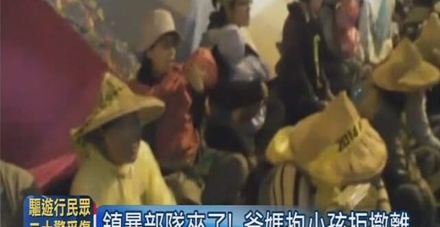 我以前看老兵回憶錄說國共內戰的時候，共產黨都把地主跟村民家裡的老人小孩婦女推到最前面擋國軍的子彈，國軍士兵看了不忍心就會…