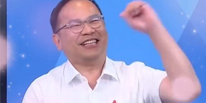 綠營政論討論盧秀燕粉底液，王義川擺出意味不明的手勢