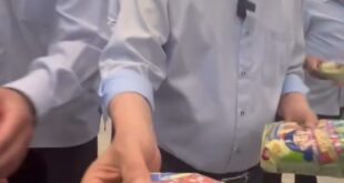 網友當面對賴清德喊「謝謝萊爾校長」，青鳥氣炸在留言區狂罵

影片出處：Threads guitar0130
