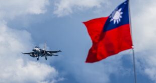 中華民國光復臺灣80週年、古寧頭大捷76週年
張燈結綵喜洋洋,勝利歌兒大家唱。