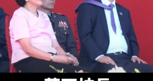 賴總書記憂心國事，氣到領帶往後翻，引領台灣新時尚