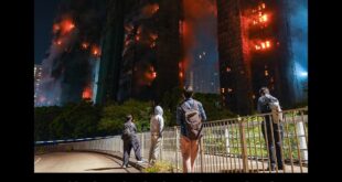 7旬老翁在燃燒大樓外痛哭流涕、大喊「我的妻子還困在裡面」

大批家屬、居民前往中華基督教會馮梁結紀念中學等候，有人啜泣、...