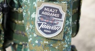 國旗、ROC消失？軍人臂章變「Taiwan」陸軍　
張競怒轟：愛拍馬屁乾脆稱台勇

國軍最新主力M1A2T艾布蘭戰車由裝...