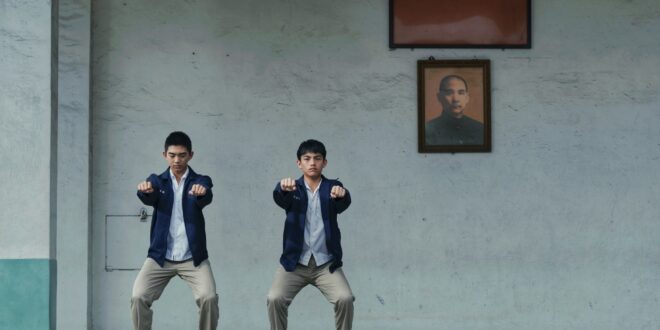 這篇寫的是政治，希望我們的政府能夠正視這個危機。

．
記得嗎？鄭有傑導演的政治諷刺喜劇《潛規則》（2011）當中，一群...