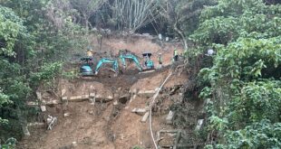 鳳凰颱風來了，請各位好朋友利用今天的假日,做好防颱準備。
     前幾天台北山區連日的大雨，台北市部分地區山坡滑落，感...