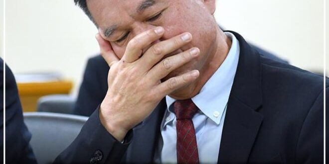 【快評》將軍流下的眼淚 是國家安全的危機】
國防部戰規司司長黃文啓中將在立法院急哭了，讓人相當不捨！面對我方應於3月30...