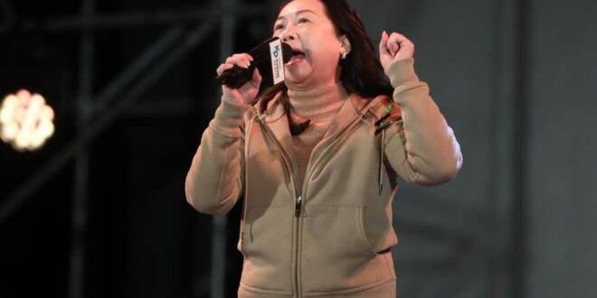 為什麼民眾黨的陸配委員徵召誰要跟「祖國和平統一促進委員會」副主任孫憲報備？
為什麼徐春鶯這種咖可以插嘴民眾黨人事？
–…