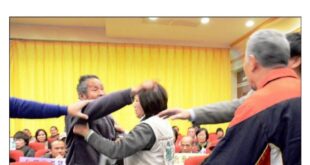 2014柯文哲：我是平民，連勝文是官二代
2026柯文哲：我們家沒有傭人

平民家裡沒傭人有什麼好哭？我家也沒有。