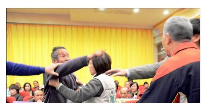 2014柯文哲：我是平民，連勝文是官二代
2026柯文哲：我們家沒有傭人

平民家裡沒傭人有什麼好哭？我家也沒有。