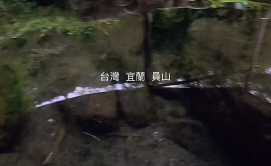 當手上有可以泡在水裡的運動相機 跟釣竿
就會忍不住想這樣玩玩看