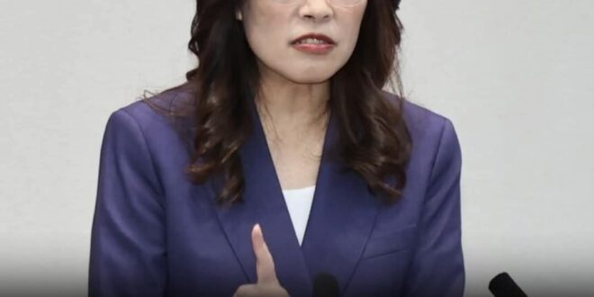 「正能量」這個詞源，不太光彩，尤其一男一女，我是建議不要這樣說話，很不好看。