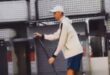 台南大淹水！有居民「划船通行」，也有人自嘲「要來水上酒吧」玩嗎？