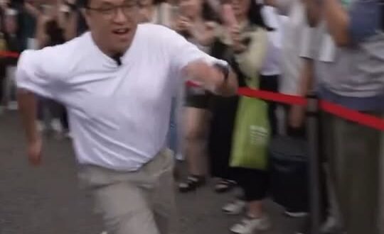 沈伯洋變身跑酷天才，綠營大讚完勝蔣萬安！

穩了穩了，沈伯洋這個翻山越嶺的能力，爬上101讓假懂歡呼都沒問題，將來若選上…