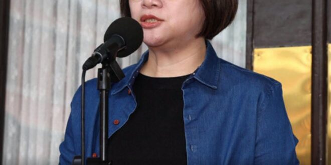 民進黨不分區立委陳培瑜路遇兩顆麵包樹被修剪，怒斥：＃麵包樹上住著多少鳥兒和昆蟲？如此不顧市民的生活環境。這樣的人憑什麼擔…