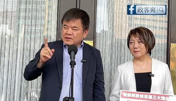 民進黨譴責罵髒話，結果賴清德罵過「他x的」，馬上改口「賴清德罵髒話是為了國家安全」

笑死，原來民進黨罵髒話就是「民主的…