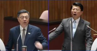 過去民進黨要求馬政府為毒油下台，致癌油事件卓榮泰拒不道歉嗆：「我有說遺憾跟反省！要怎樣道歉？」

一般人的認知道歉就是「...