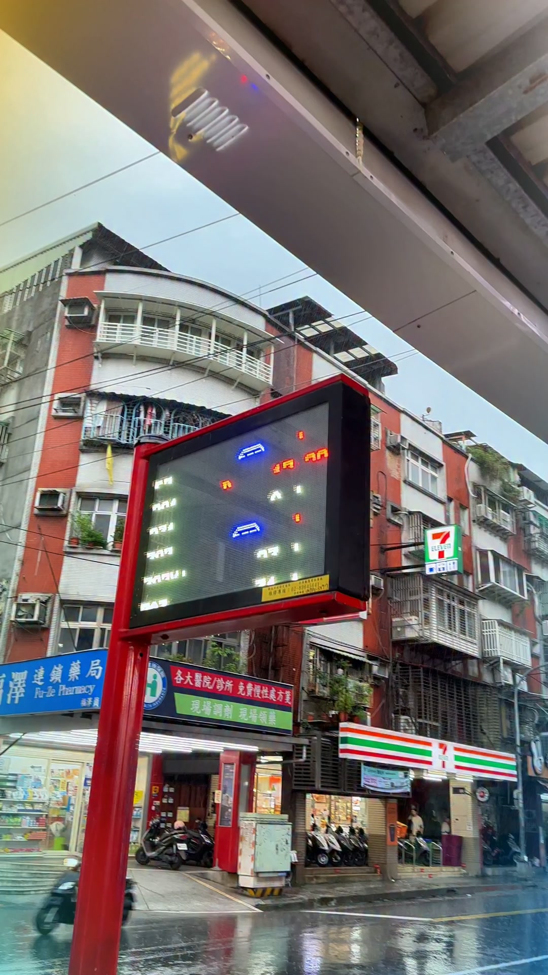 記錯了，我就回來看。
今天到立法院拜會韓國瑜院長，還有國民黨團、民眾黨團。談新北市政的時候，我唯獨把 307 的路線講錯...