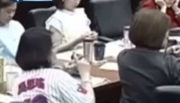 超扯！綠委吳思瑤竟然指揮李洋部長要講多久

滿好笑的，民進黨立委可以指揮部長講話要講幾分鐘。

黨國一家，厲害了